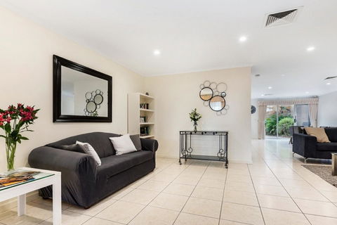 Adelaide Style Accommodation-Close To City-North Adelaide-3 Bdrm- FREE Parking - Accommodation Georgetown 5
