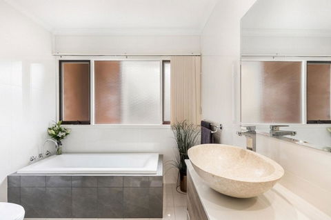 Adelaide Style Accommodation-Close To City-North Adelaide-3 Bdrm- FREE Parking - Accommodation Georgetown 13