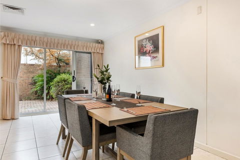 Adelaide Style Accommodation-Close To City-North Adelaide-3 Bdrm- FREE Parking - Accommodation Georgetown 4