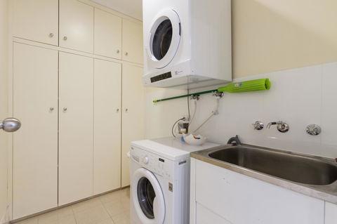 Adelaide Style Accommodation-Close To City-North Adelaide-3 Bdrm- FREE Parking - Accommodation Georgetown 32