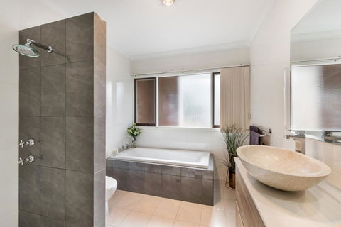 Adelaide Style Accommodation-Close To City-North Adelaide-3 Bdrm- FREE Parking - Accommodation Georgetown 10