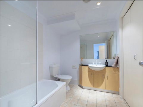 Spacious 4 BR And 2 Bathrooms City Apartment - Accommodation Georgetown 8