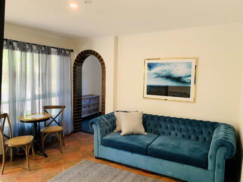The Manor Basket Range - Accommodation Georgetown 12
