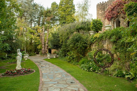 The Manor Basket Range - Accommodation Georgetown 17