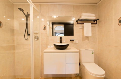 The Manor Basket Range - Accommodation Georgetown 6
