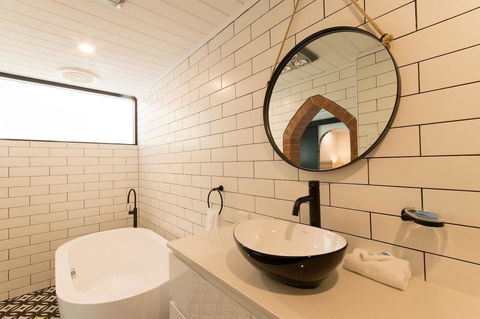 The Manor Basket Range - Accommodation Georgetown 2