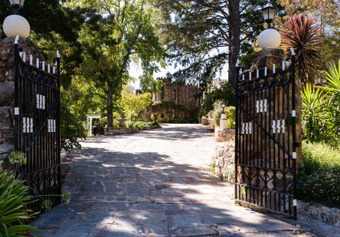 The Manor Basket Range - Accommodation Georgetown 14