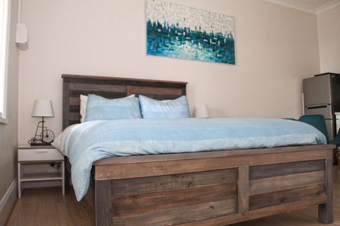Smugglers Inn Studio Apartments - Accommodation Georgetown 0