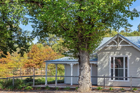 Grandview Accommodation - The Elm Tree Apartments - Accommodation Georgetown 1