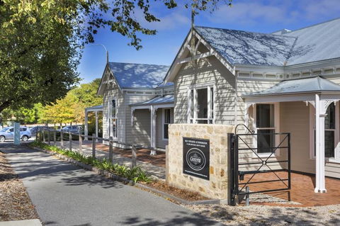 Grandview Accommodation - The Elm Tree Apartments - Accommodation Georgetown 0