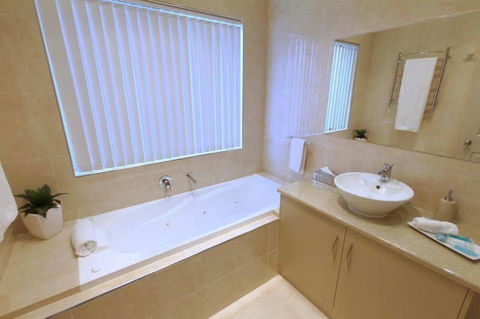 Casavino Luxury Villa - Accommodation Georgetown 26