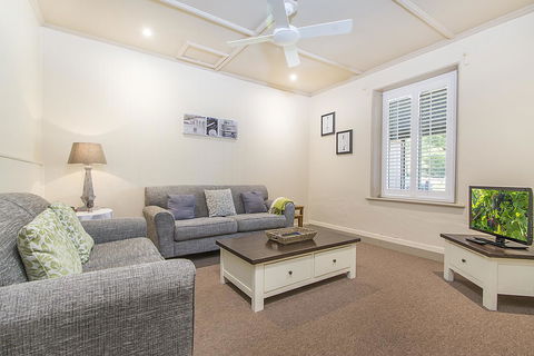 Stoneleigh Cottage Bed And Breakfast - Accommodation Georgetown 4