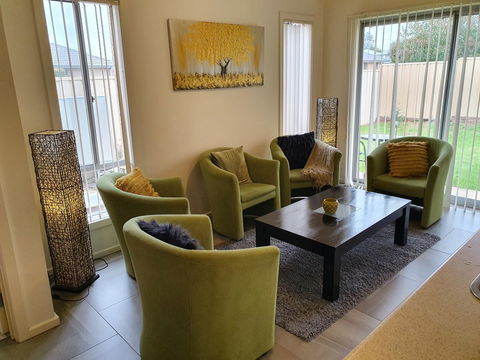 Explore Adelaide, Gawler, The Barossa And Clare Valleys All-in-one - Accommodation Georgetown 1