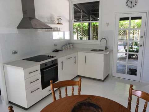 Hilltop Too - Accommodation Georgetown 2