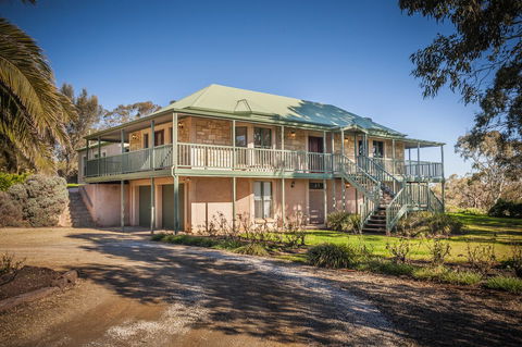 Angaston Saleyards Luxury Accommodation - Accommodation Georgetown 0
