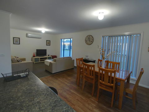 DBJ Holiday Units - Accommodation Georgetown 3