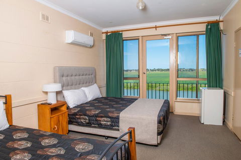 Tailem Bend Riverside Hotel - Accommodation Georgetown 0