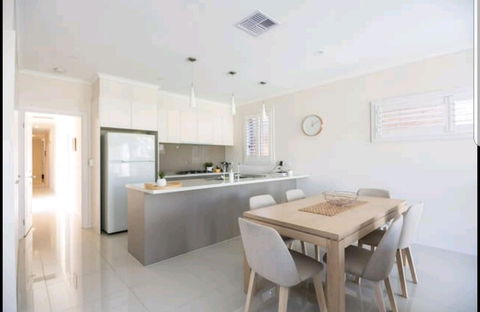 Belford Luxury * New * Clean * Cafes * Near CBD - Accommodation Georgetown 5