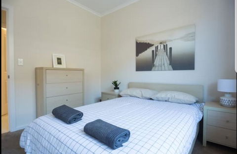 Belford Luxury * New * Clean * Cafes * Near CBD - Accommodation Georgetown 3