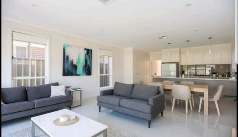 Belford Luxury * New * Clean * Cafes * Near CBD - Accommodation Georgetown 1