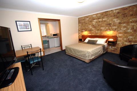 Clare Central - Accommodation Georgetown 16