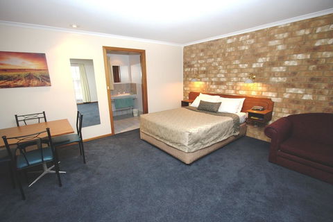 Clare Central - Accommodation Georgetown 22