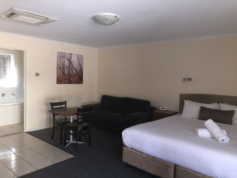 Clare Central - Accommodation Georgetown 4
