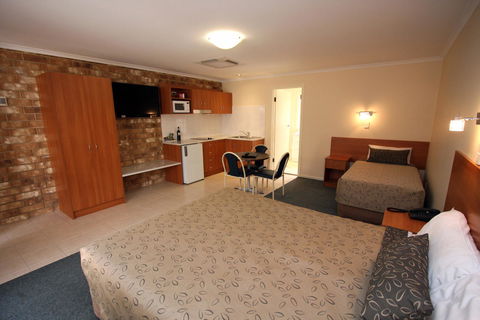 Clare Central - Accommodation Georgetown 19