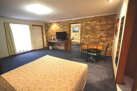 Clare Central - Accommodation Georgetown 13