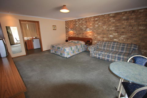 Clare Central - Accommodation Georgetown 8