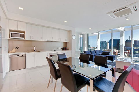 Light And Spacious, Stunning Views Of Adelaide - Accommodation Georgetown 3