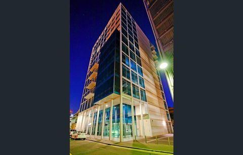 Light And Spacious, Stunning Views Of Adelaide - Accommodation Georgetown 12