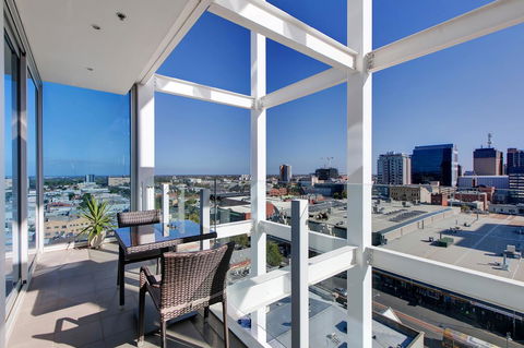 Light And Spacious, Stunning Views Of Adelaide - Accommodation Georgetown 1