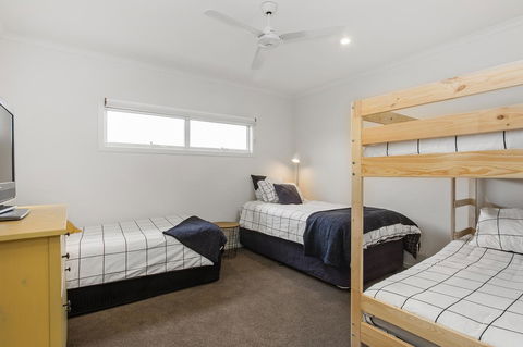 Sea View At Silver Sands - C21 SouthCoast Holidays - Accommodation Georgetown 9