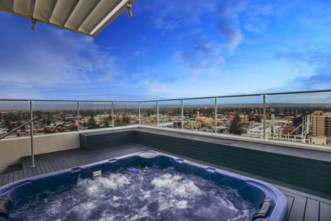 Glenelg Skyline Penthouse - Accommodation Georgetown 0