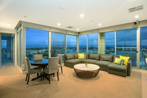Glenelg Skyline Penthouse - Accommodation Georgetown 4
