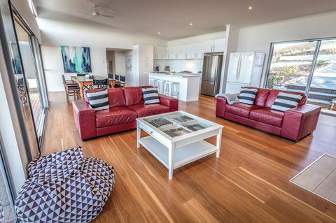 Middle River Beach House - East & West House - Accommodation Georgetown 11