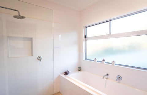 Middle River Beach House - East & West House - Accommodation Georgetown 15