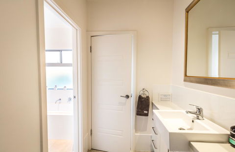 Middle River Beach House - East & West House - Accommodation Georgetown 16