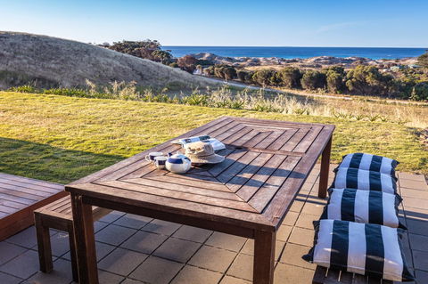 Middle River Beach House - East & West House - Accommodation Georgetown 1