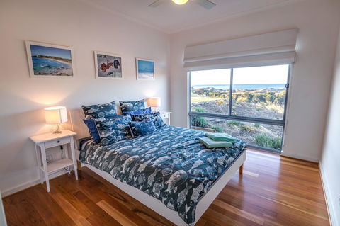 Middle River Beach House - East & West House - Accommodation Georgetown 12