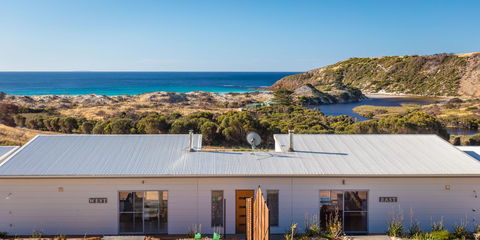 Middle River Beach House - East & West House - Accommodation Georgetown 9