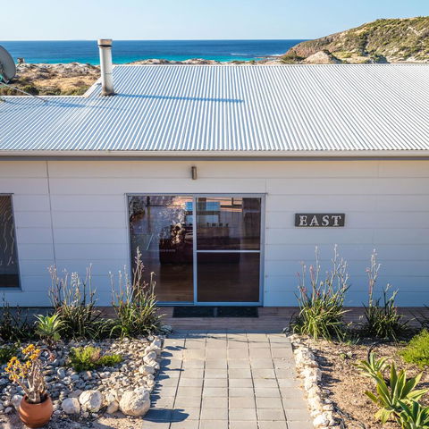 Middle River Beach House - East & West House - Accommodation Georgetown 2