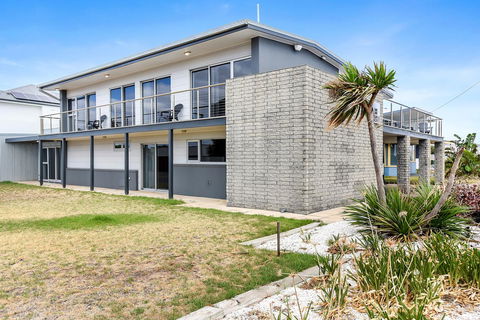 Esplanade Escape - Accommodation Georgetown 32