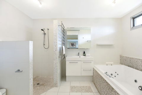 Esplanade Escape - Accommodation Georgetown 22