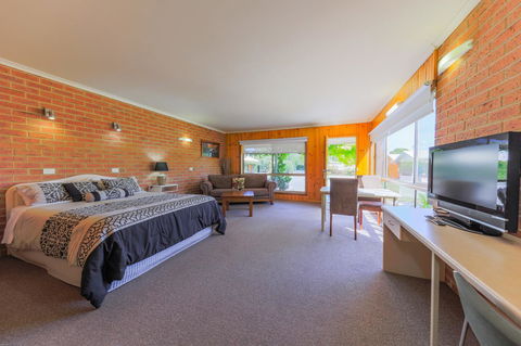 Country Roads Motor Inn Naracoorte - Accommodation Georgetown 3