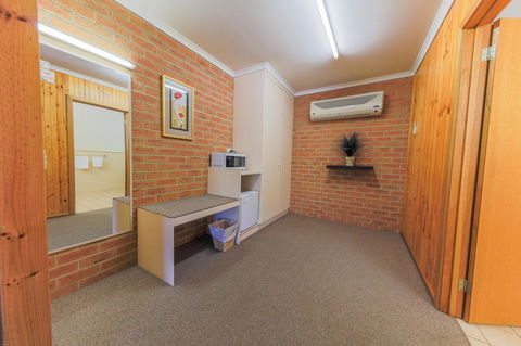 Country Roads Motor Inn Naracoorte - Accommodation Georgetown 5