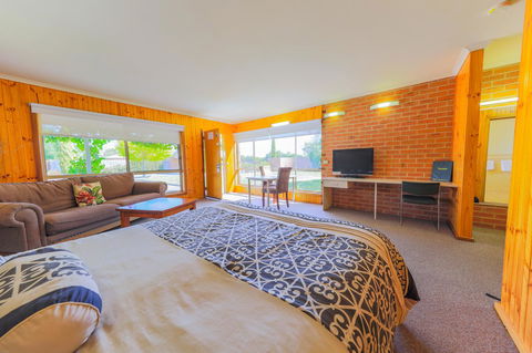 Country Roads Motor Inn Naracoorte - Accommodation Georgetown 0