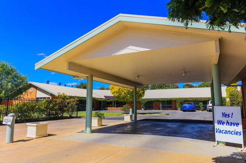 Country Roads Motor Inn Naracoorte - Accommodation Georgetown 1