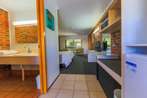 Country Roads Motor Inn Naracoorte - Accommodation Georgetown 12